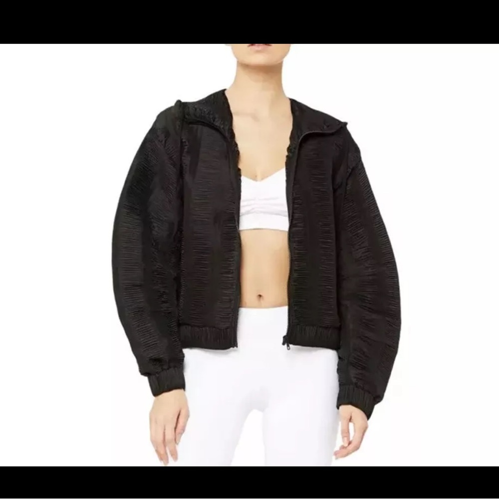 Alo accordion sleeve dynamic cropped jacket